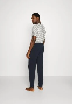 Pier One 2 Pack - Pyjamasbukse - Dark Blue/Mottled Light Grey -Moderne Klaer 058df6f0d3f34a2aaf1cb22da08558a8
