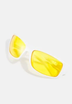 Pier One Unisex - Solbriller -White -Moderne Klaer 06212ea48c0f4037abc6a62aa2c032d6