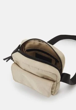 Pier One Unisex - Skulderveske - Beige 8 Pier One Unisex - Skulderveske - Beige -Moderne Klaer 0a8cbe487a3f46219ecba76fe3fcfaab