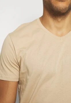 Pier One 3 Pack - T-Shirts - Khaki/Tan/Dark Blue -Moderne Klaer 112e274a77d44bfdb30f2a1f86f0f677