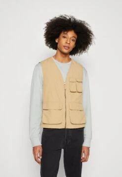 Pier One Vest - Tan