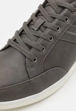 Pier One Joggesko - Grey -Moderne Klaer 3e96862f960a42e5953a4ad6b6665b84