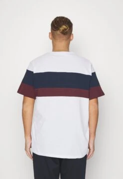 Pier One T-Shirts Med Print - White 10 Pier One T-Shirts Med Print - White -Moderne Klaer 40f51fd857f7475f9c33def94567c748