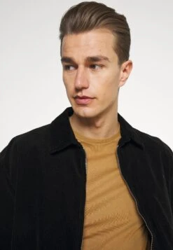 Pier One 5 Pack - T-Shirts - Brown/White/Black -Moderne Klaer 41bdebd242374d019f64e1060d47972d