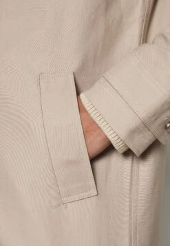 Pier One Commuter Coat- Kort Kåpe / Frakk - Tan -Moderne Klaer 4ef4ad0f60904e2a9c12d606b1474ddb