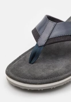 Pier One Leather - Tåsandaler - Blue -Moderne Klaer 50c49d2b3015483b8a98ff7b74229b5f