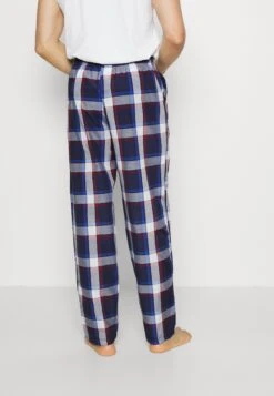 Pier One 2 Pack - Pyjamasbukse - 503 - Dark Blue_302 - Red -Moderne Klaer 61f2048aa9de4452822bf981b723ea2e