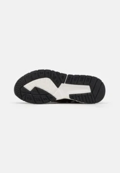 Pier One Unisex - Joggesko - Black -Moderne Klaer 631ed858c07d492fab7852eeec4dc5a9