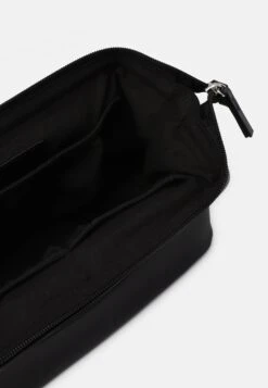 Pier One Toalettmappe - 802 - Black -Moderne Klaer 7aa537de0d9045aaa803a044e8f7ffbf