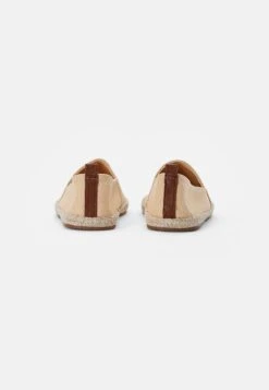 Pier One Rena Espadrille Unisex - Loafers - Beige 10 Pier One Rena Espadrille Unisex - Loafers - Beige -Moderne Klaer 8310eea23d7d45459447954d543b0c0d