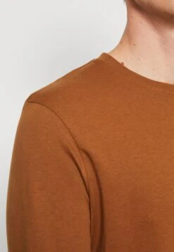 Pier One 5 Pack - Topper Langermet - Blue/Off-White/Light Brown -Moderne Klaer 92426169e82d4c23b6dcf591a0d63511