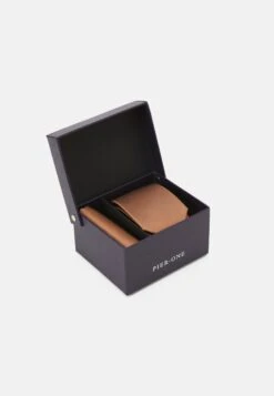 Pier One Set - Lommetørkle - Brown -Moderne Klaer babe3a8e1d9249caa1f087b31d93f505