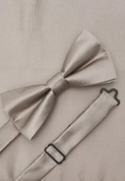 Pier One Set - Lommetørkle - Stone -Moderne Klaer c079acf21d984f87a5a118594b813079