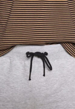 Pier One 2 Pack - Shorts -Light Grey /Black 10 Pier One 2 Pack - Shorts -Light Grey /Black -Moderne Klaer c4d577d8c6314b53bc4b281d9e735af0