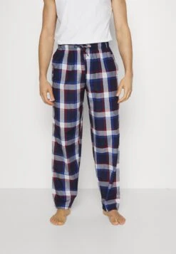 Pier One 2 Pack - Pyjamasbukse - 503 - Dark Blue_302 - Red -Moderne Klaer c4deb935b78b419f85d4482f92853b6e