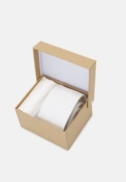 Pier One Set - Lommetørkle - White -Moderne Klaer cc5c1369efc3414f9ad0b2848d35ffe7