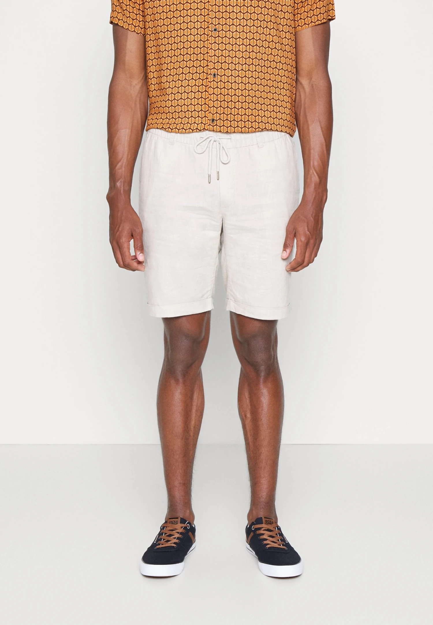 Pier One Linen Blend Drawcord Shorts- Shorts - Beige 6 Pier One Linen Blend Drawcord Shorts- Shorts - Beige - Bilde 4