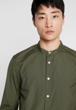 Pier One 2 Pack - Skjorte - Oliv/Black -Moderne Klaer e61d982891db443cb20fcf452cc69907