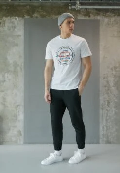 Pier One Unisex - Joggesko - White -Moderne Klaer f3d9f233adc04e029acab68cd548119c